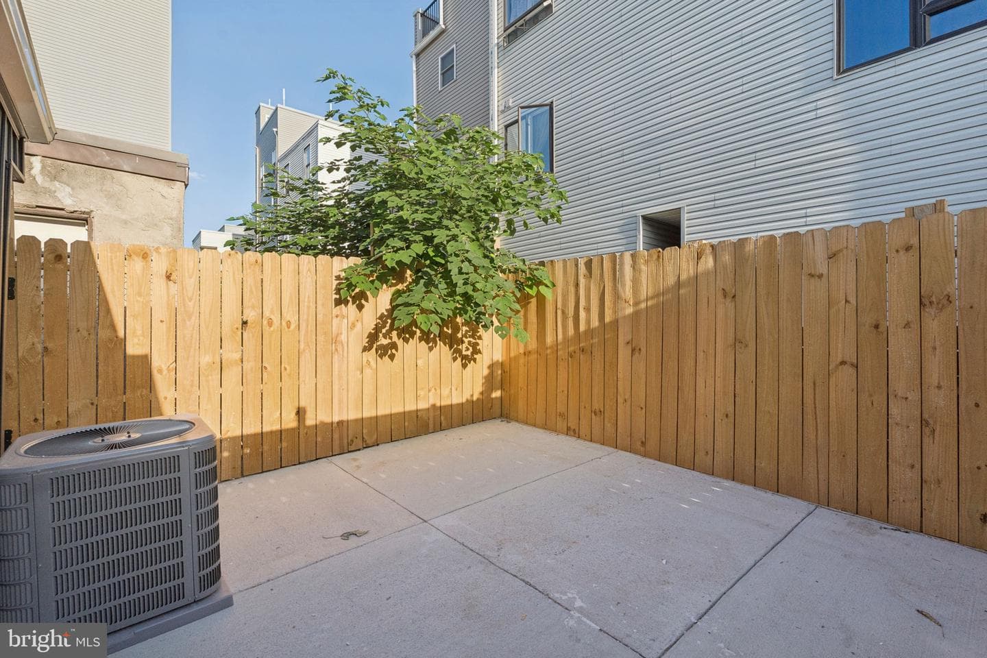 2728 W Cabot Street photo 13
