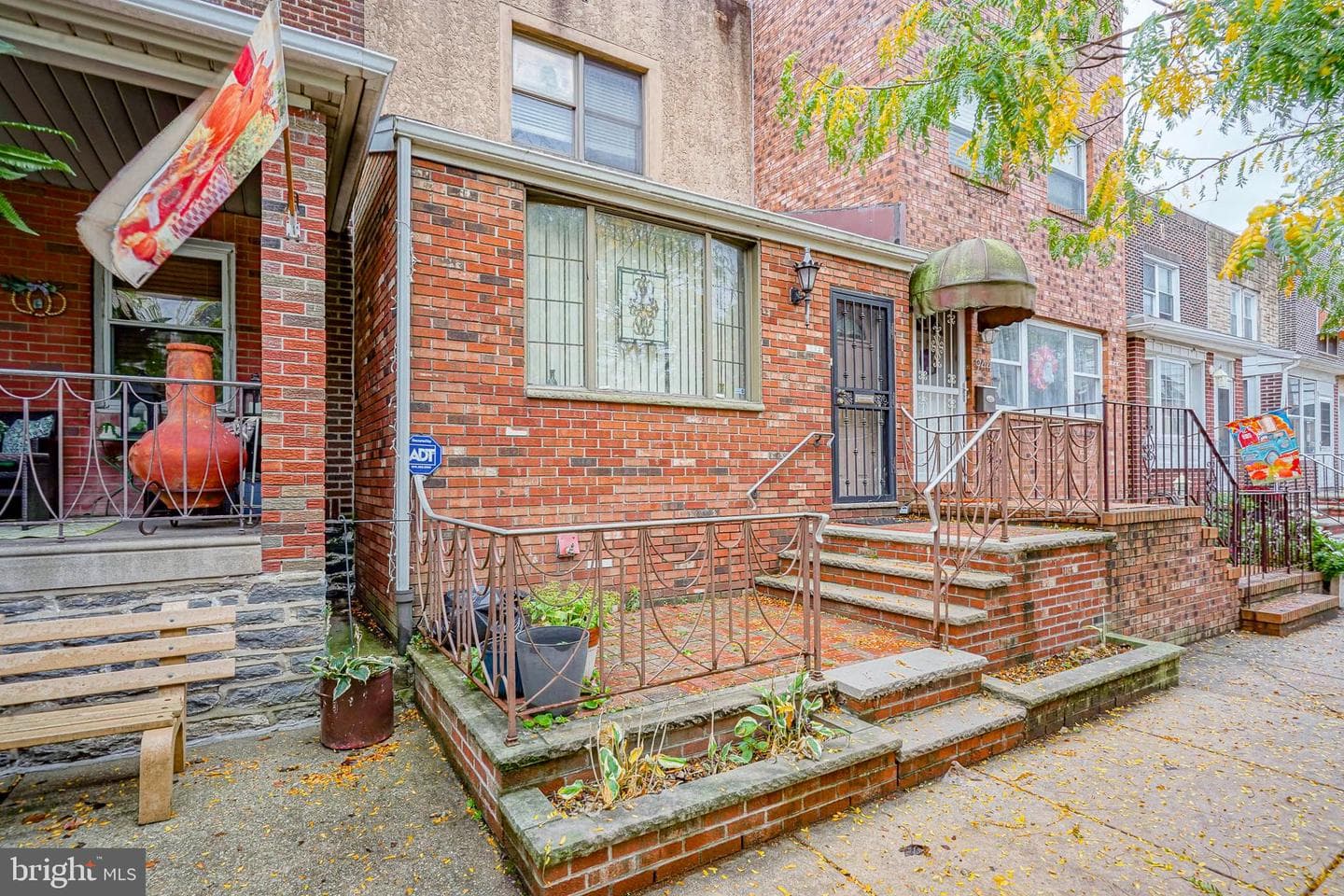942 Johnston Street photo 1