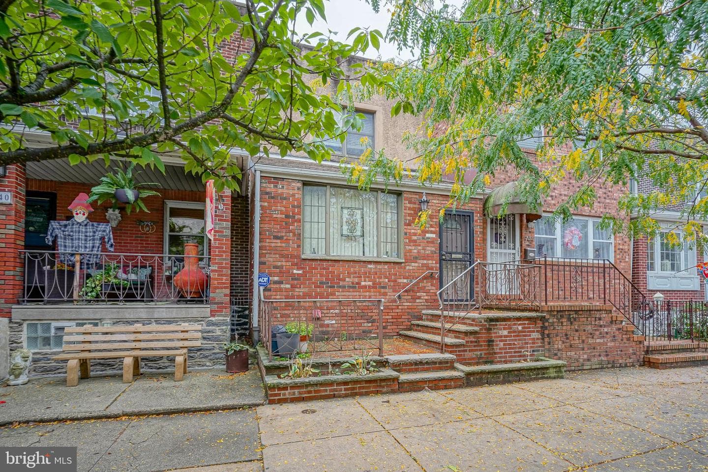 942 Johnston Street photo 2