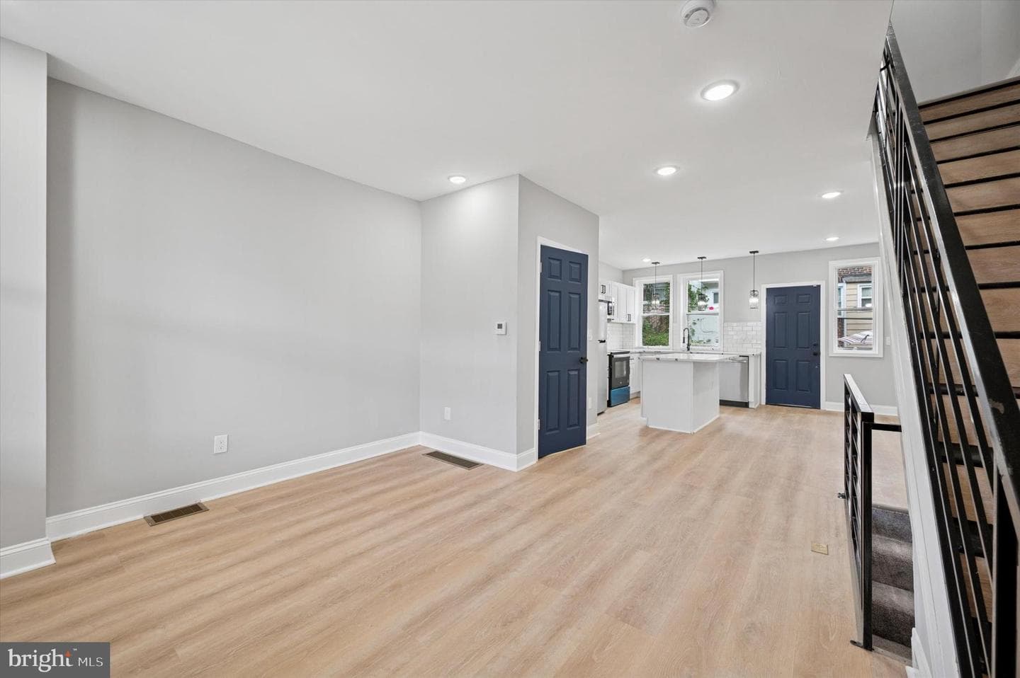 5718 N Lambert Street photo 2
