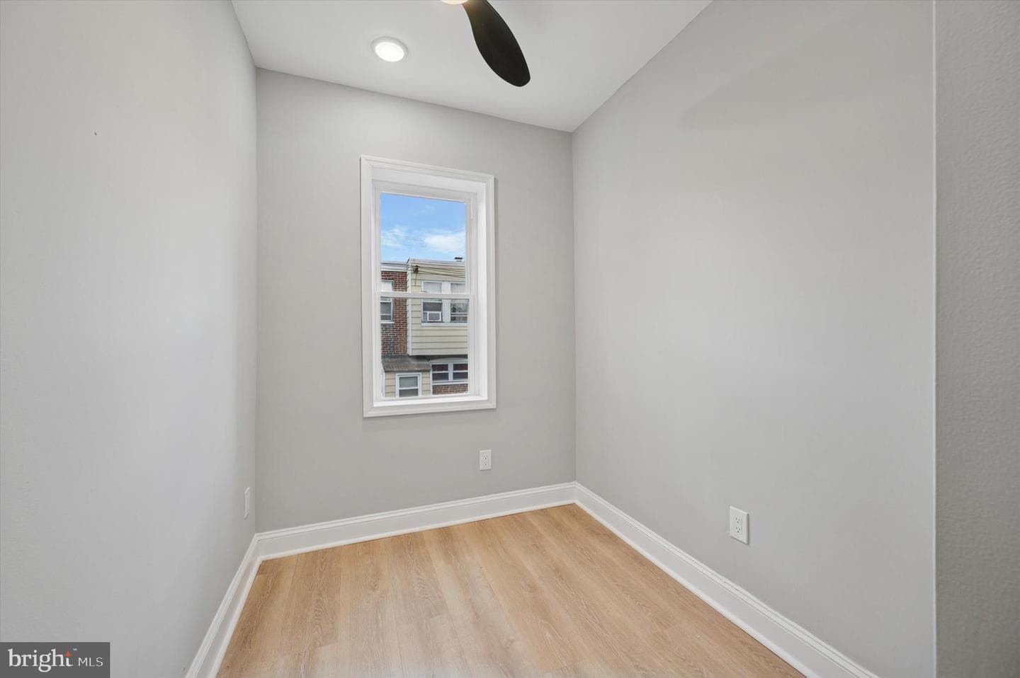5718 N Lambert Street photo 20