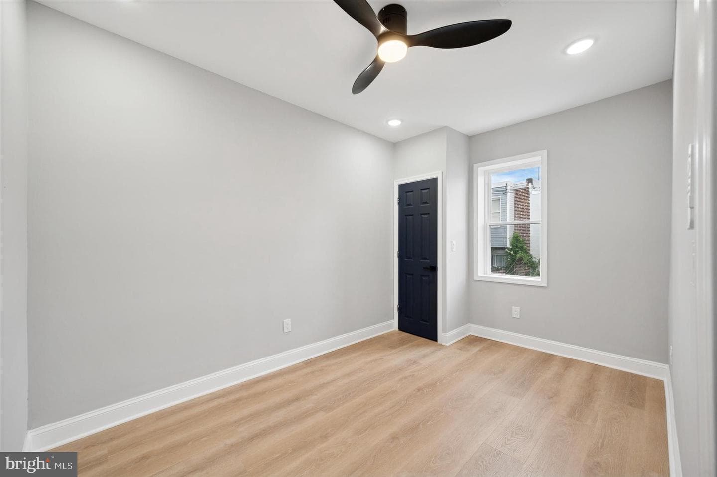 5718 N Lambert Street photo 21