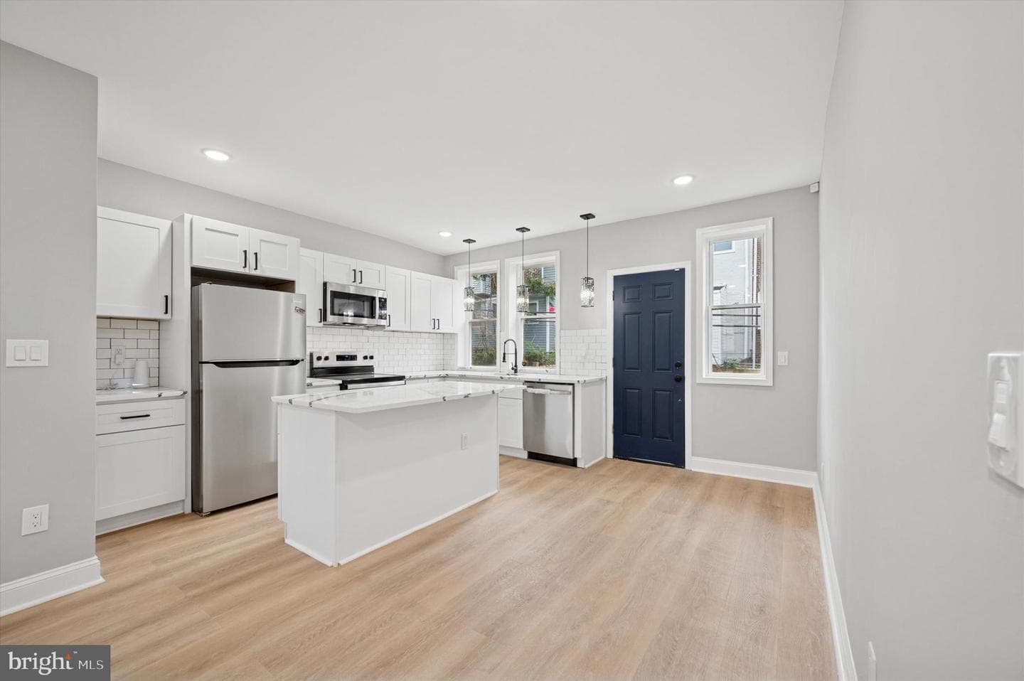 5718 N Lambert Street photo 3