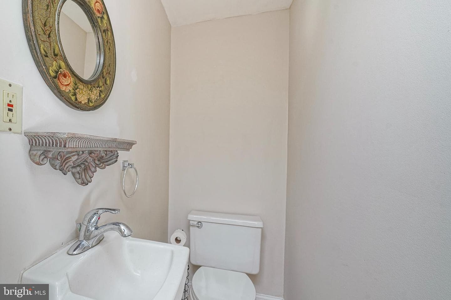 576 Hermitage Street photo 19
