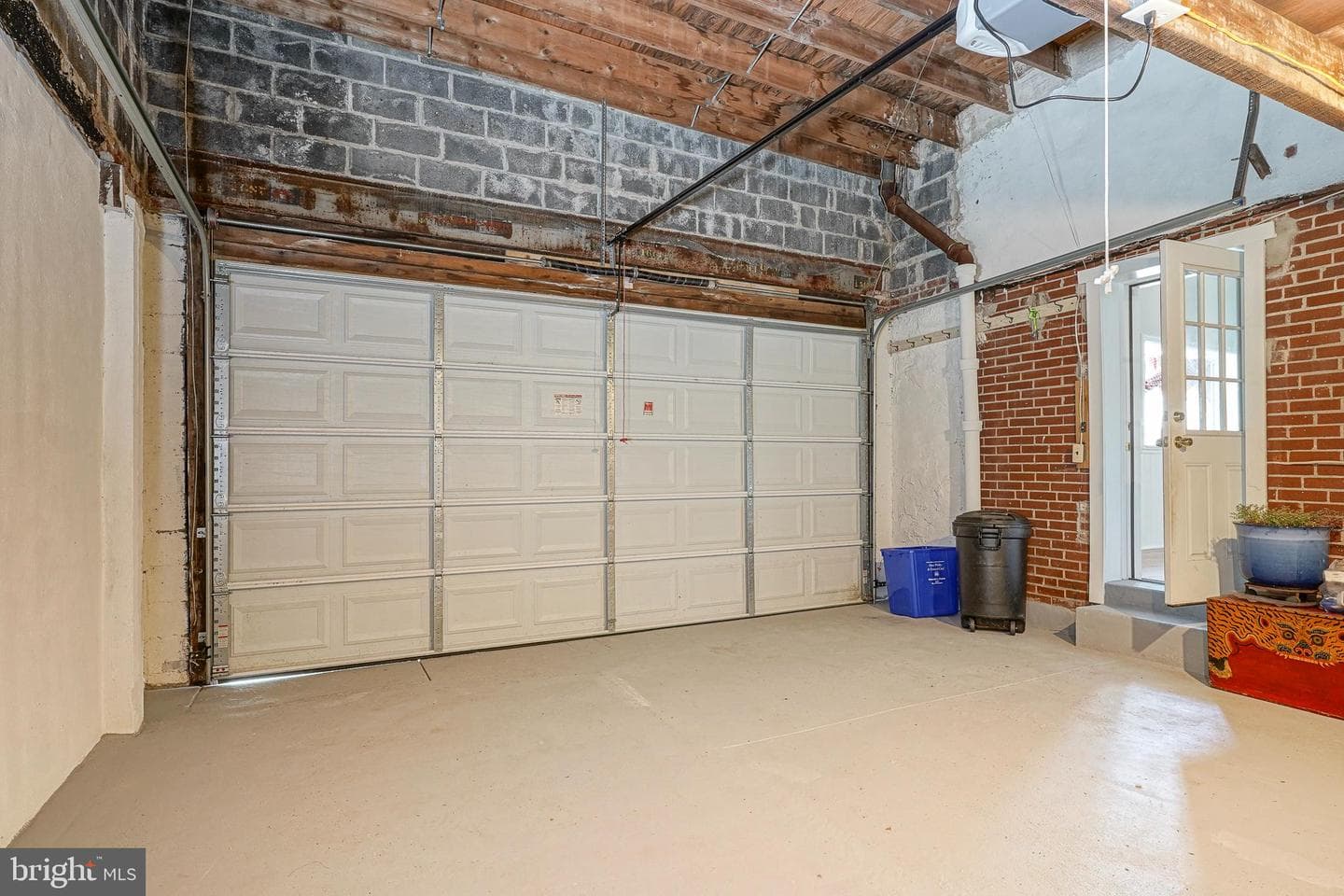 576 Hermitage Street photo 23