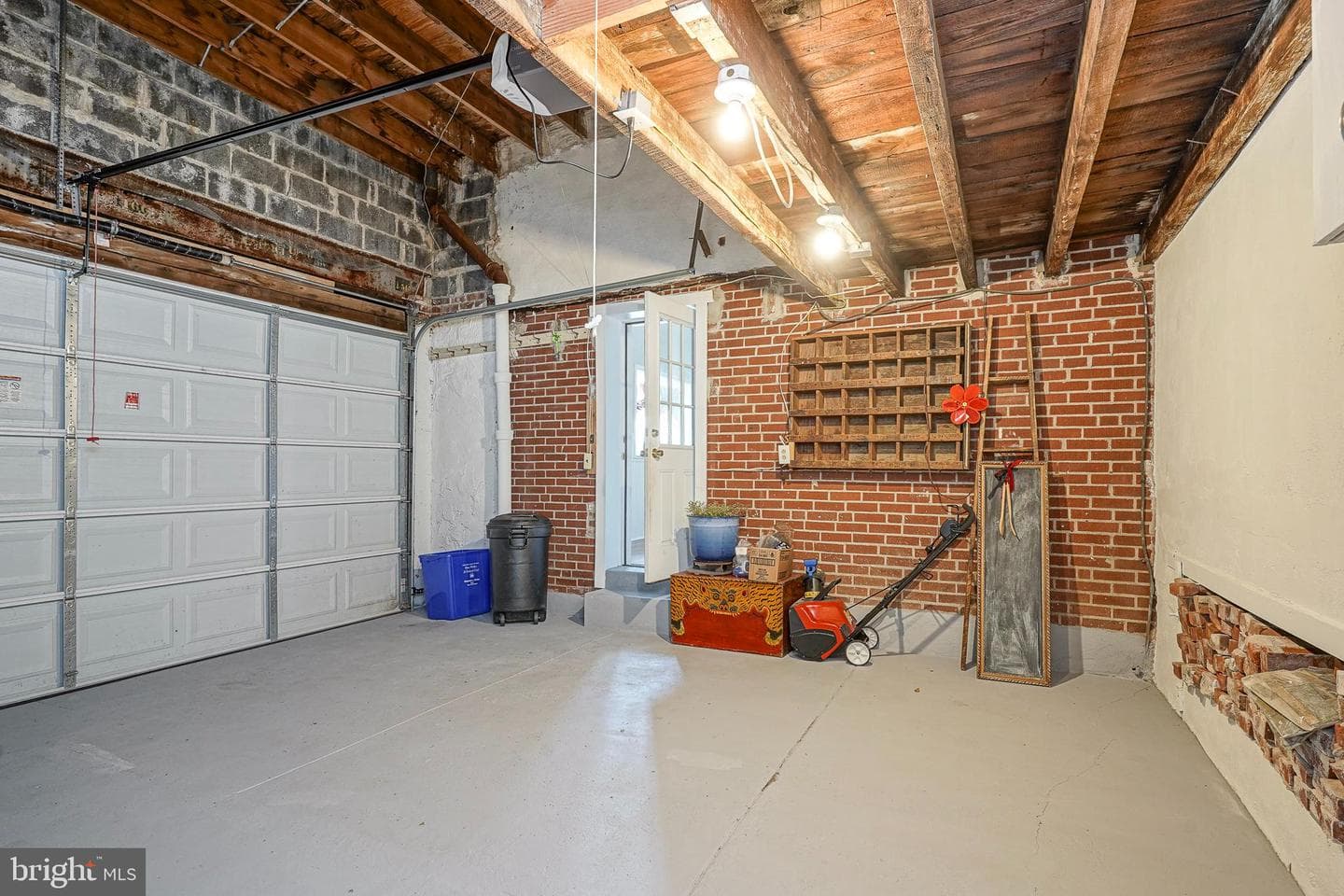 576 Hermitage Street photo 24