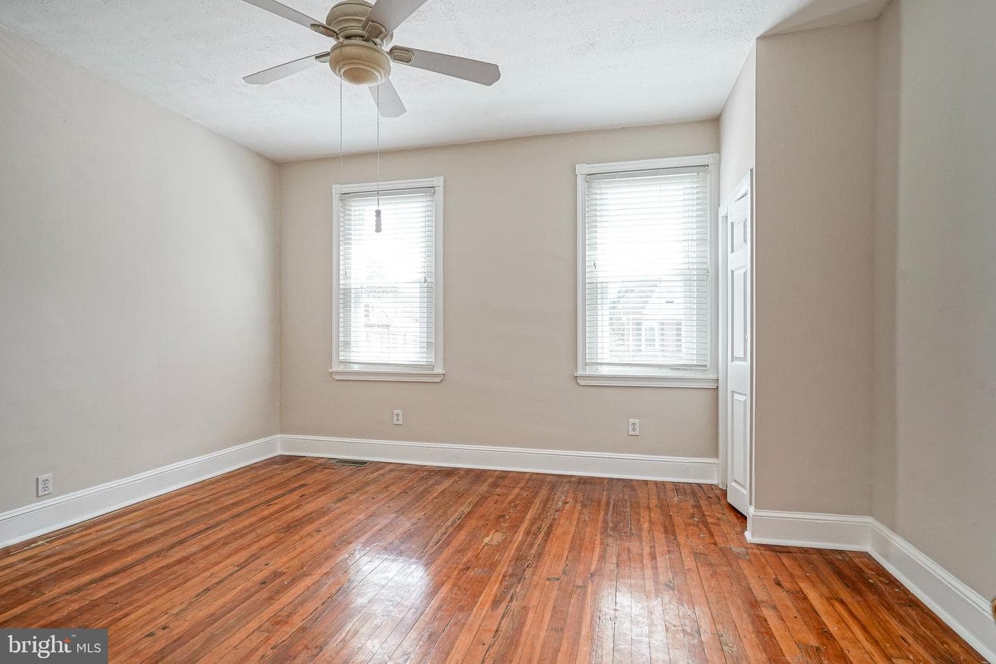 576 Hermitage Street photo 27