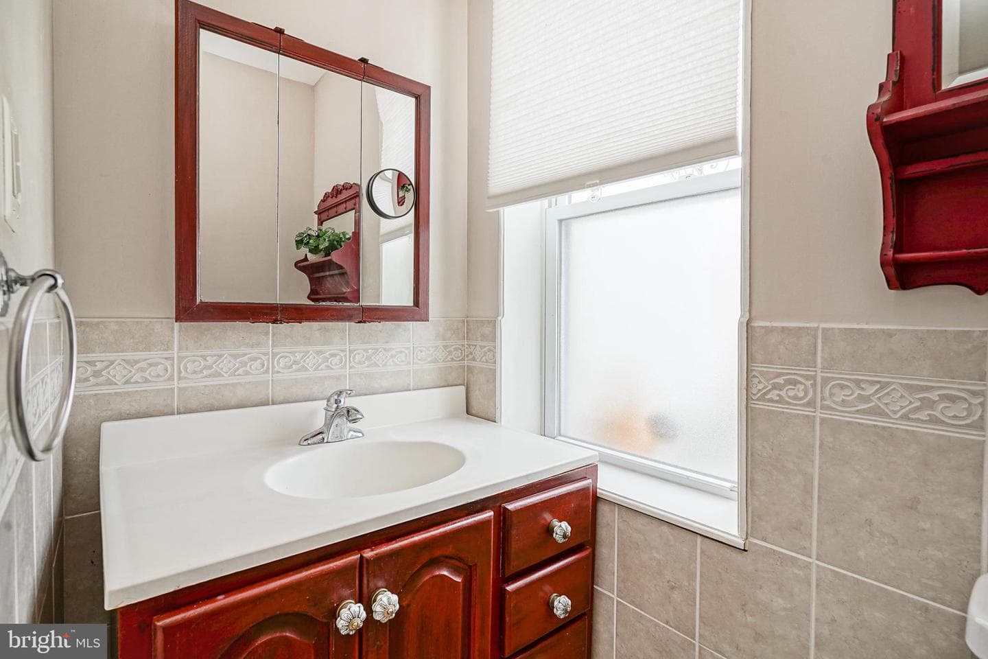 576 Hermitage Street photo 33