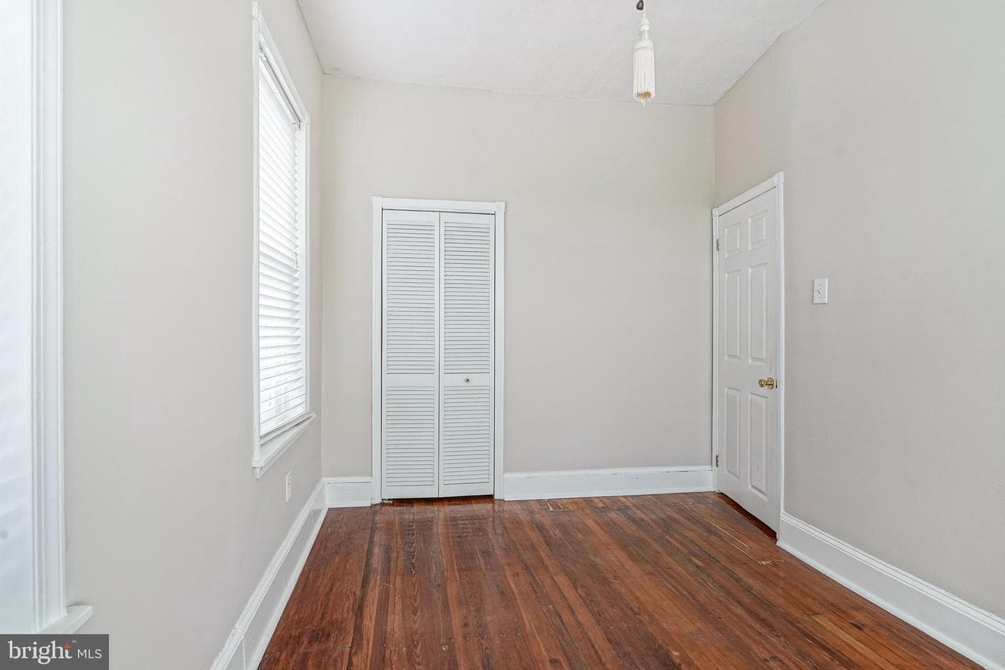 576 Hermitage Street photo 36