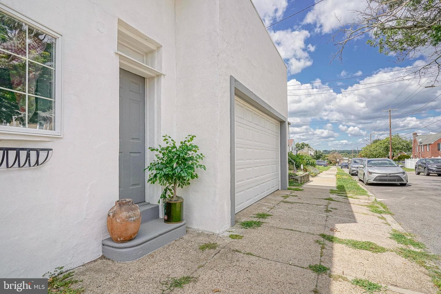 576 Hermitage Street photo 4