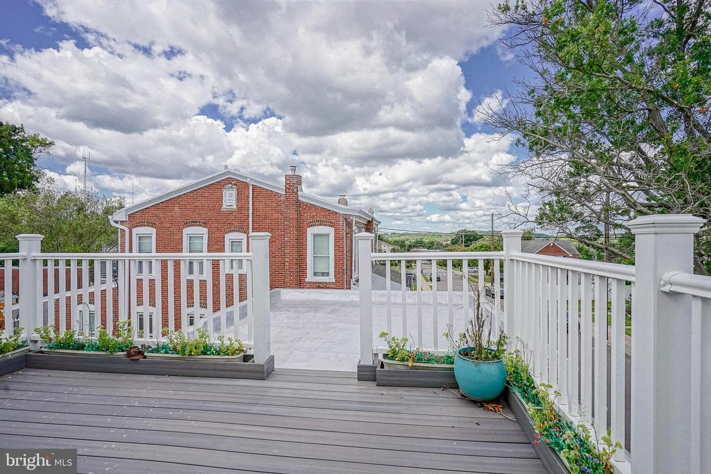 576 Hermitage Street photo 40