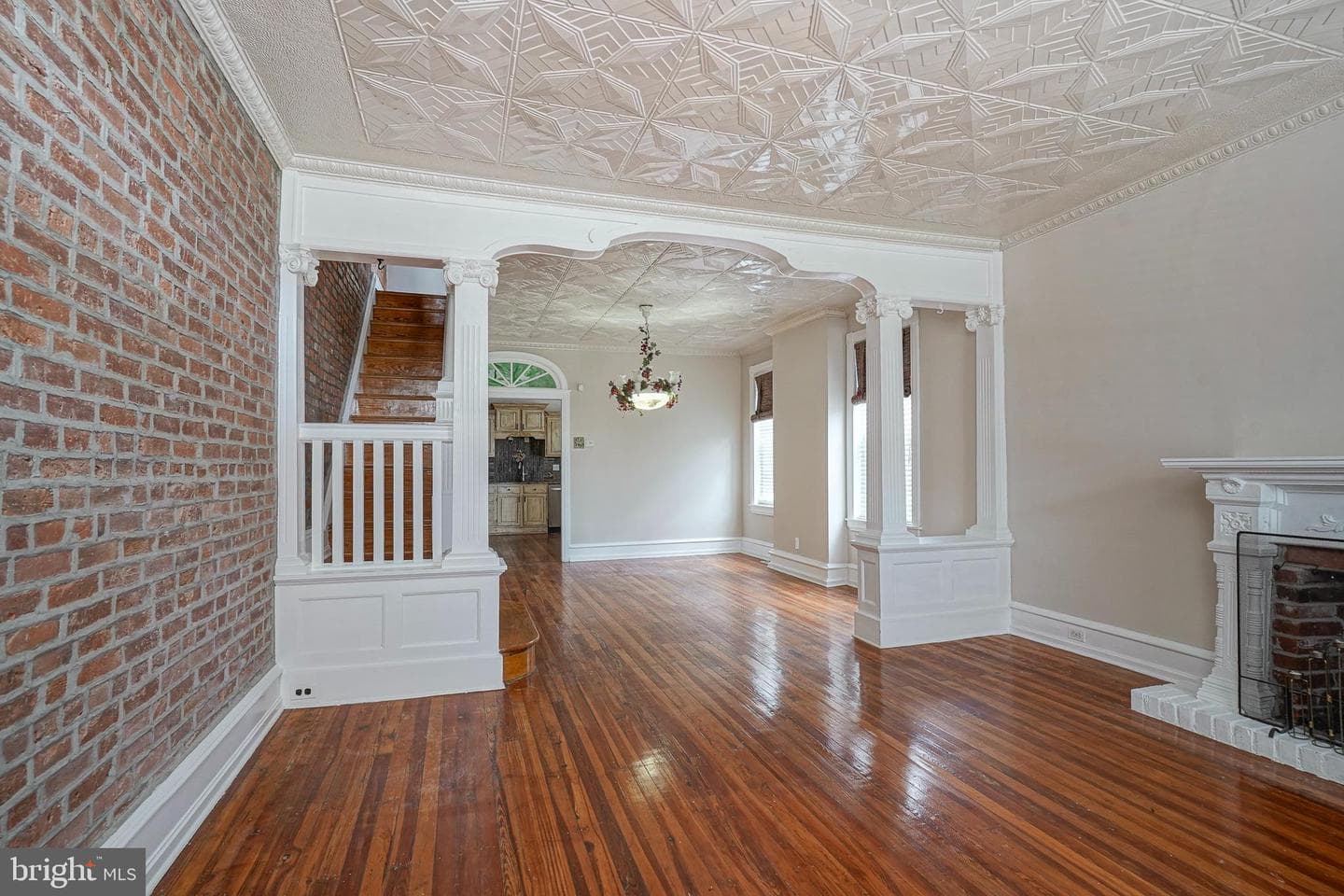 576 Hermitage Street photo 9