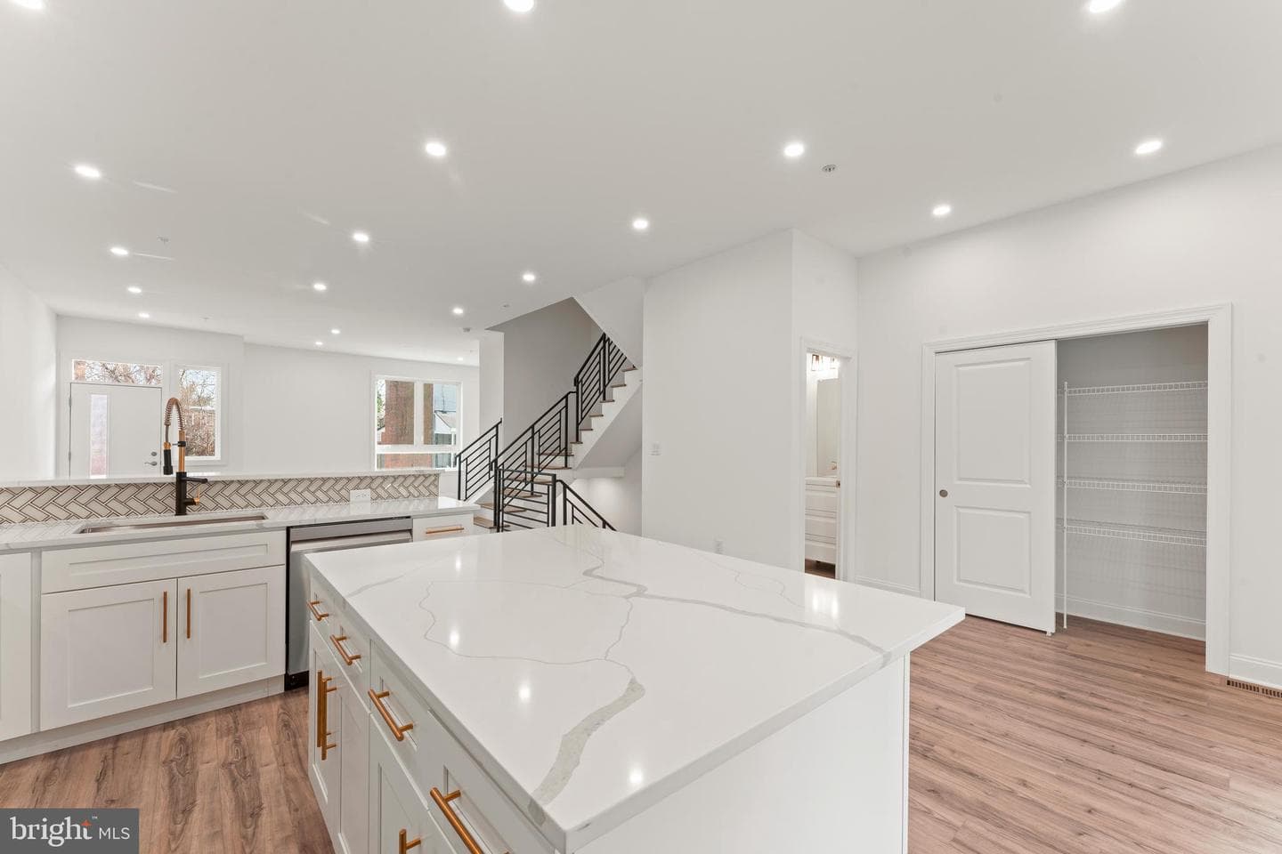 257 E Sharpnack Street photo 12