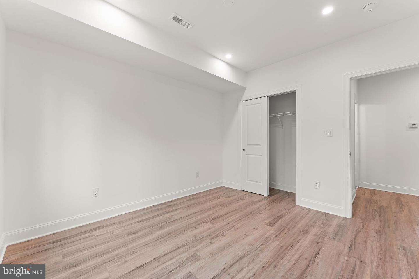 257 E Sharpnack Street photo 29