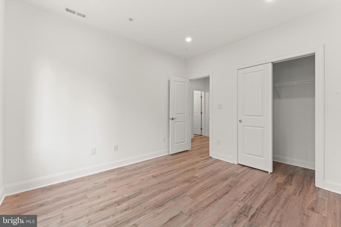257 E Sharpnack Street photo 36