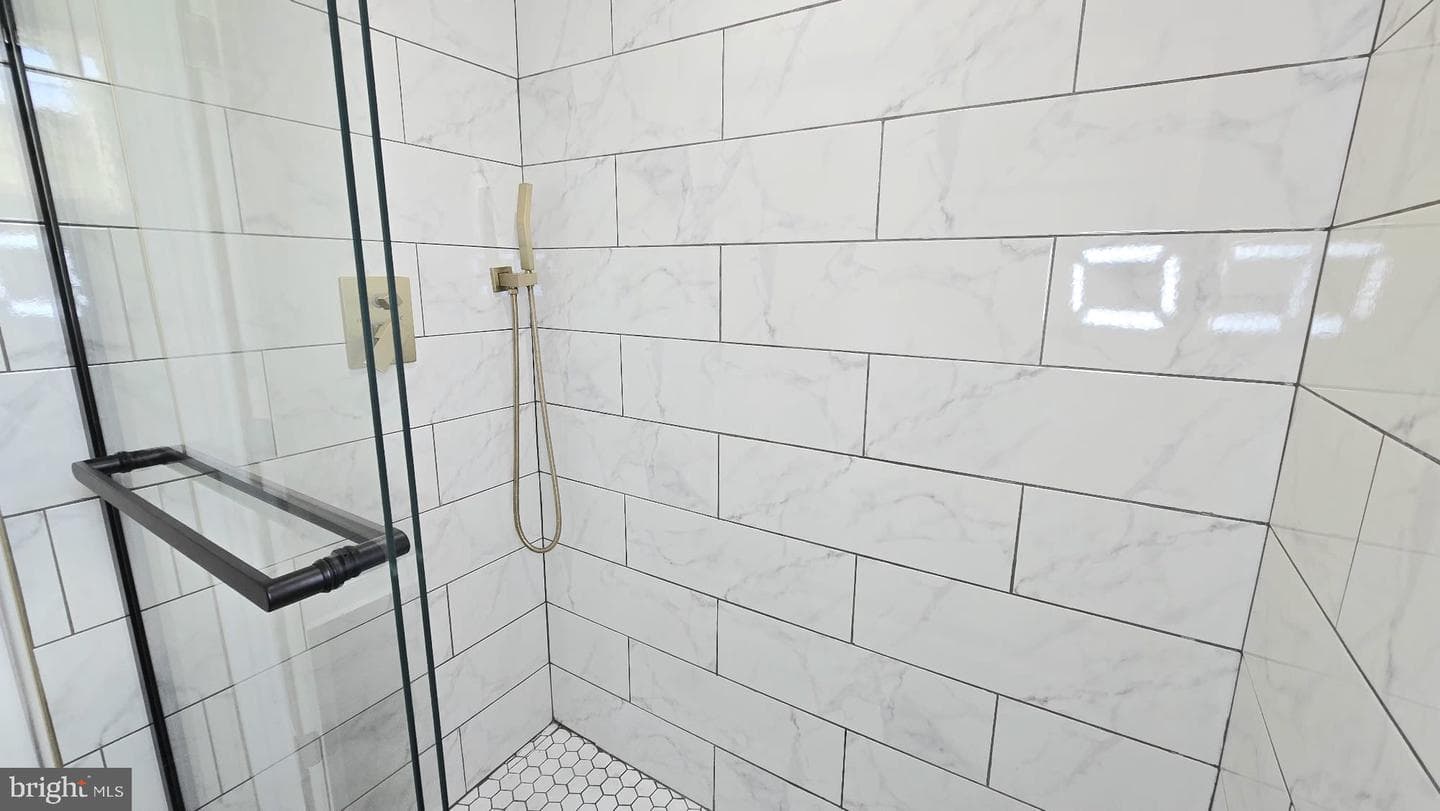 2811 N Croskey Street photo 34