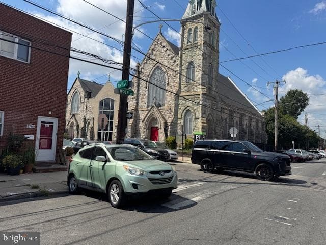 1738 Wolf Street photo 3
