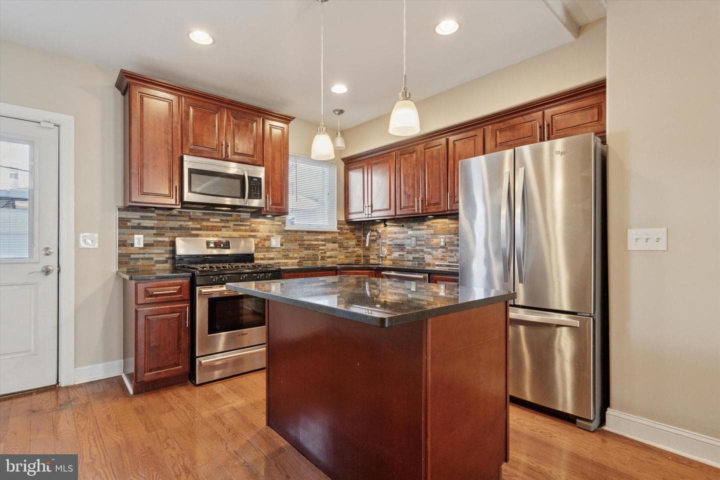 2137 Federal Street photo 6