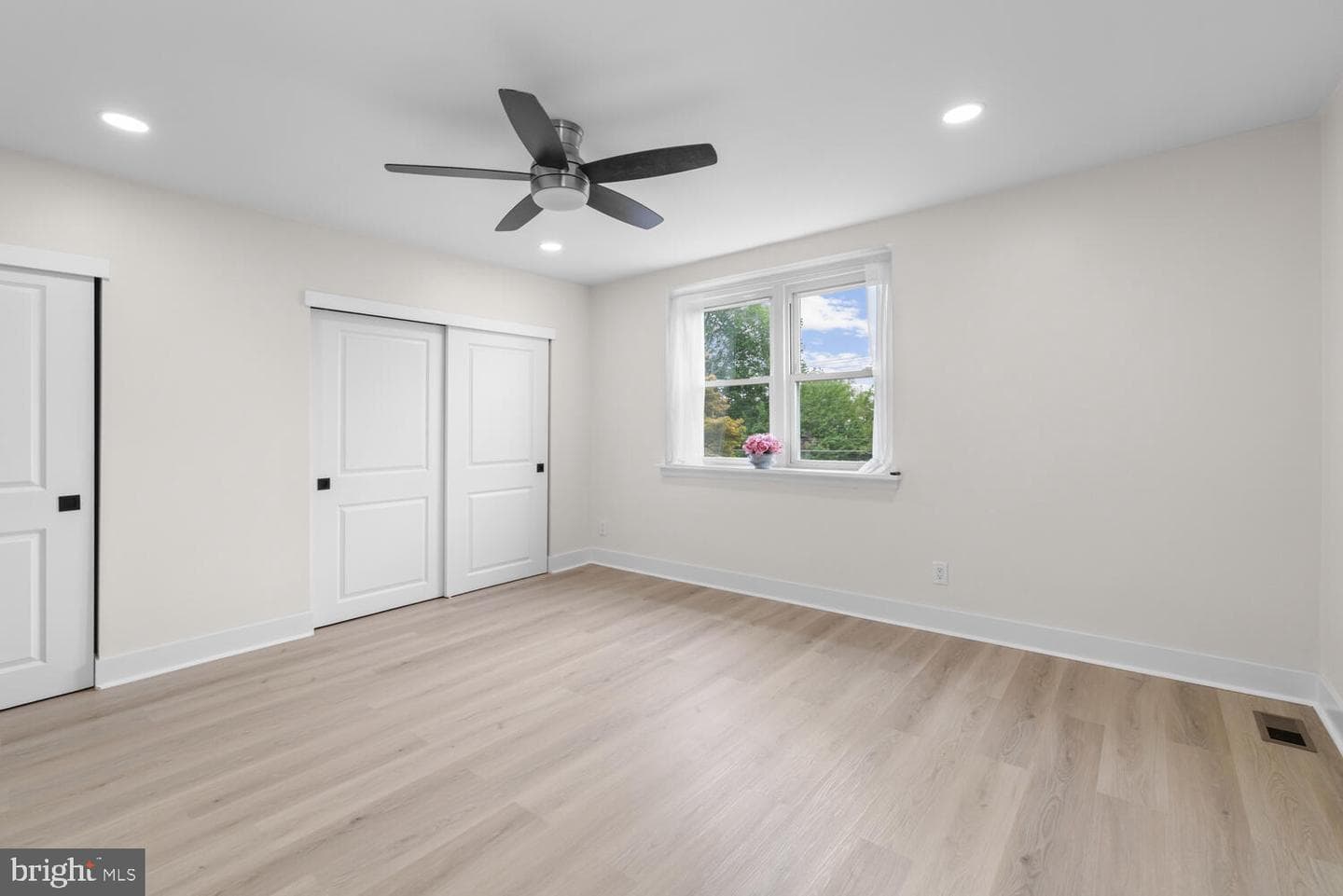 1051 E Vernon Road photo 28