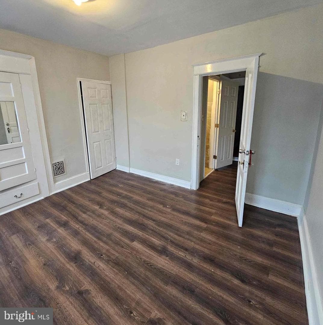 164 W Clarkson Avenue photo 10