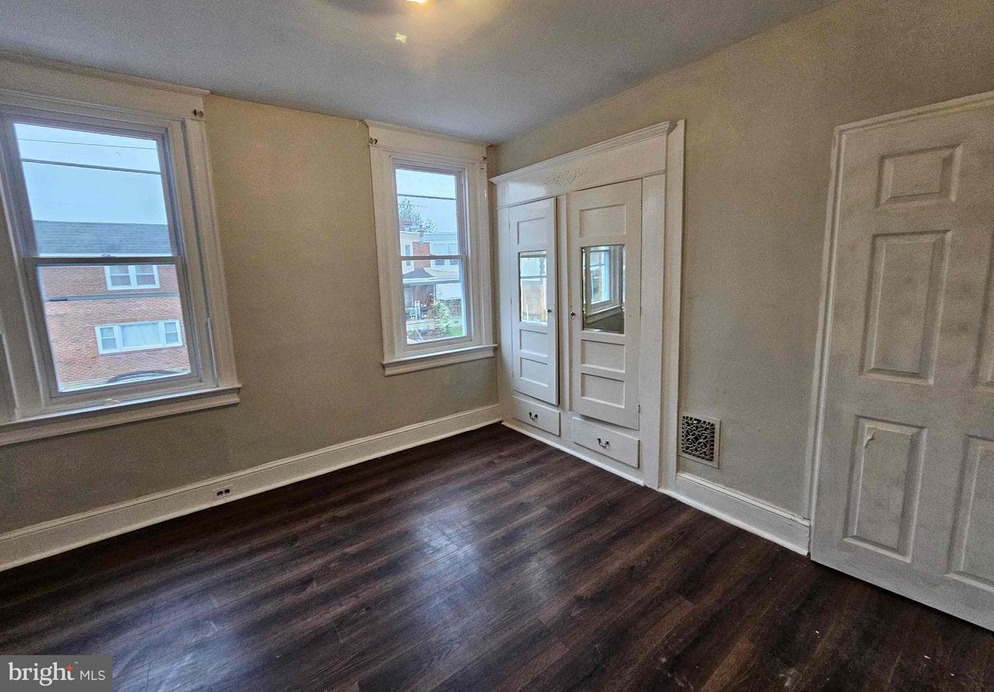164 W Clarkson Avenue photo 11