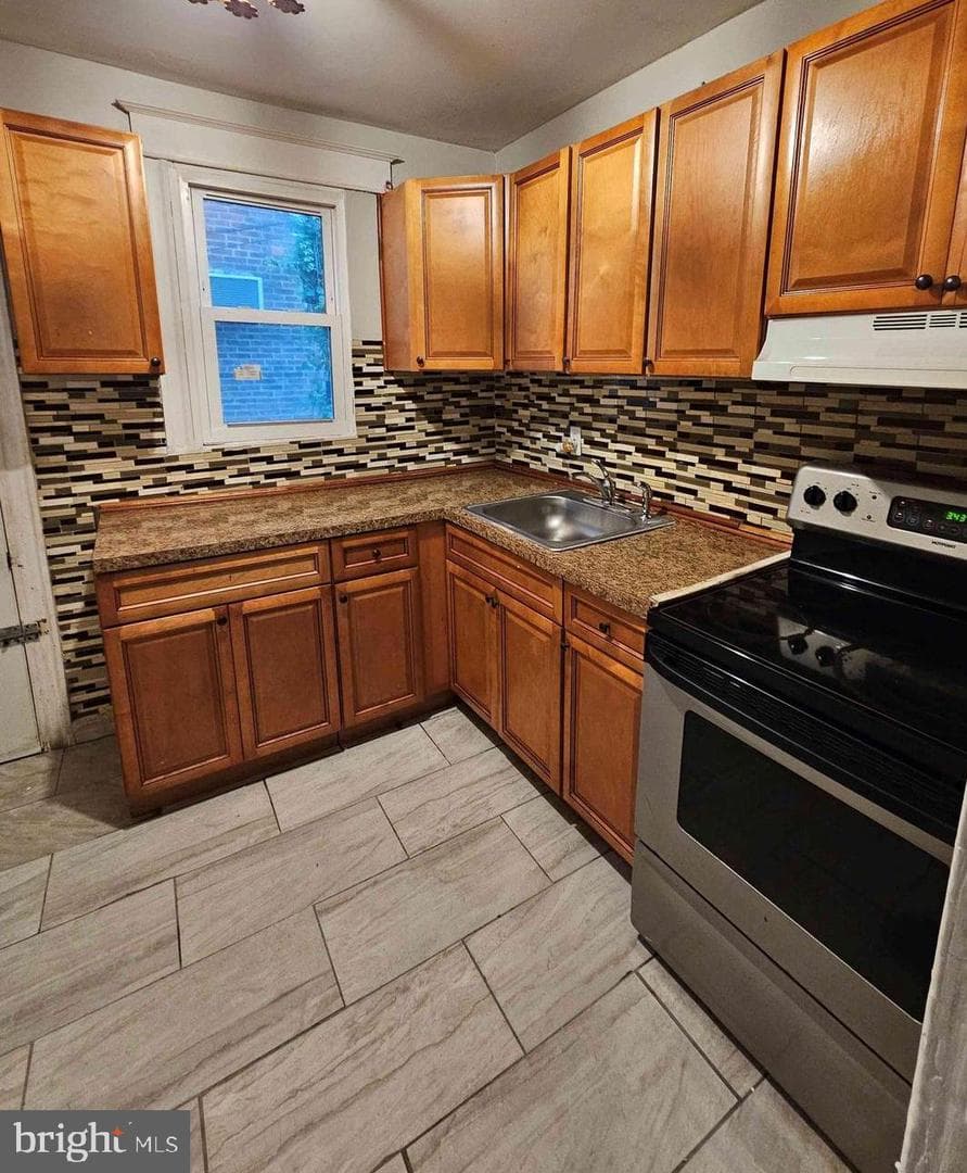164 W Clarkson Avenue photo 2