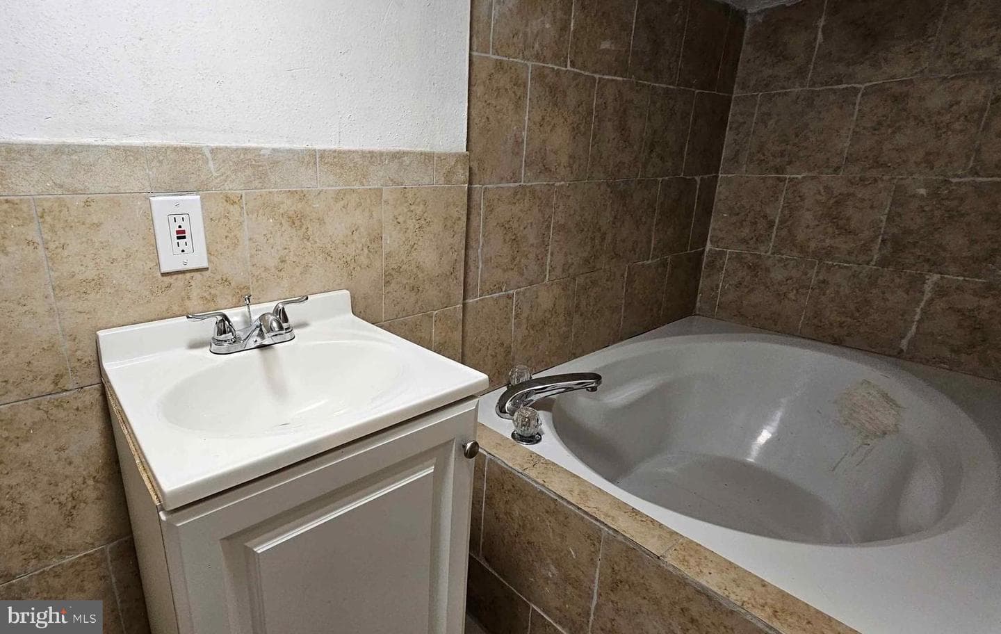 164 W Clarkson Avenue photo 8