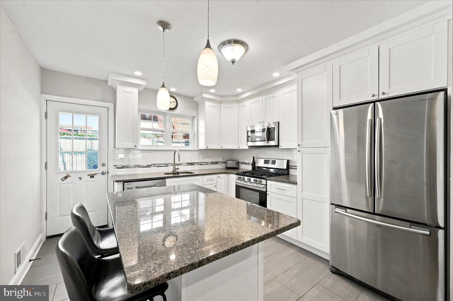1634 S Clarion Street photo 9