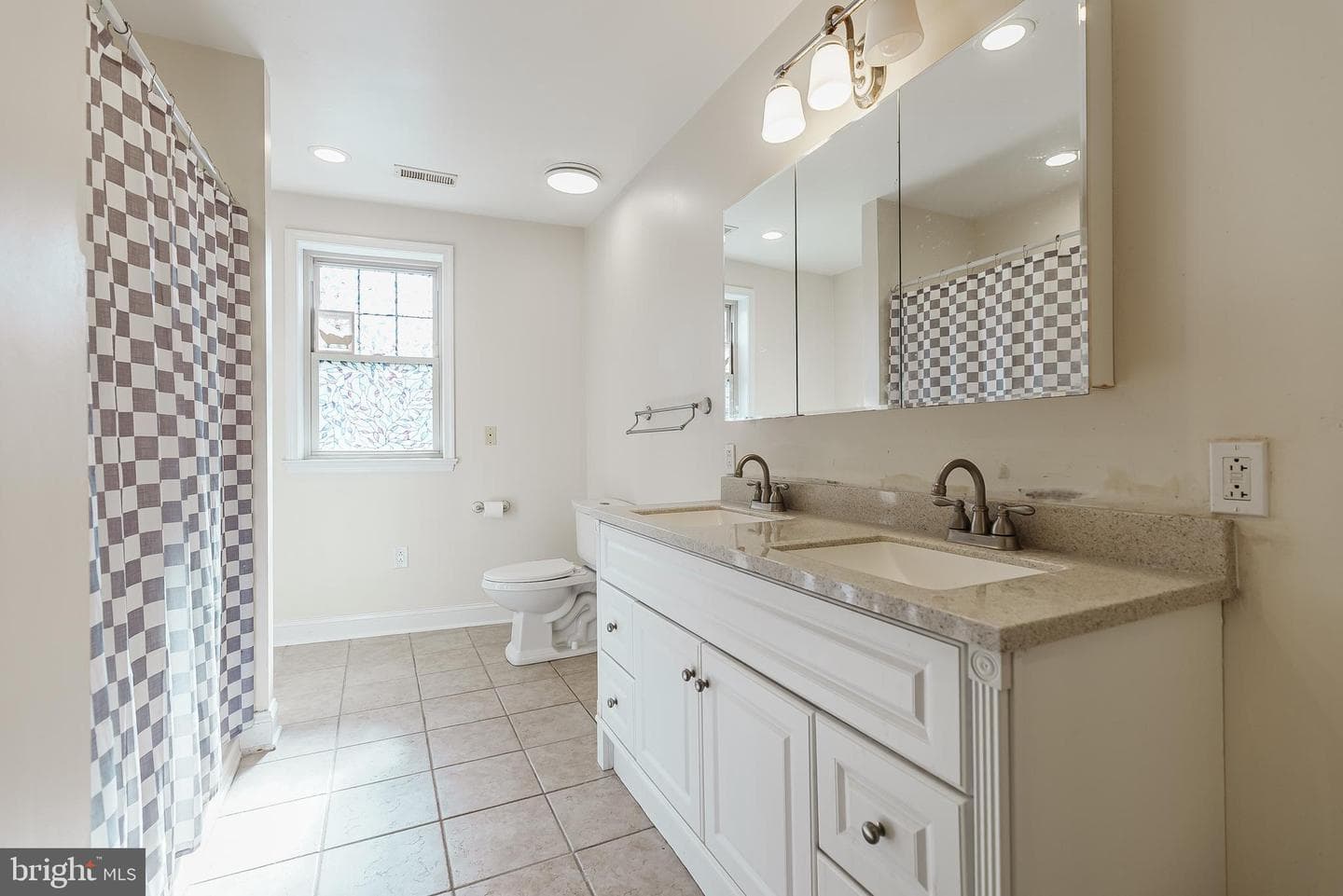 207 Moore Street photo 9