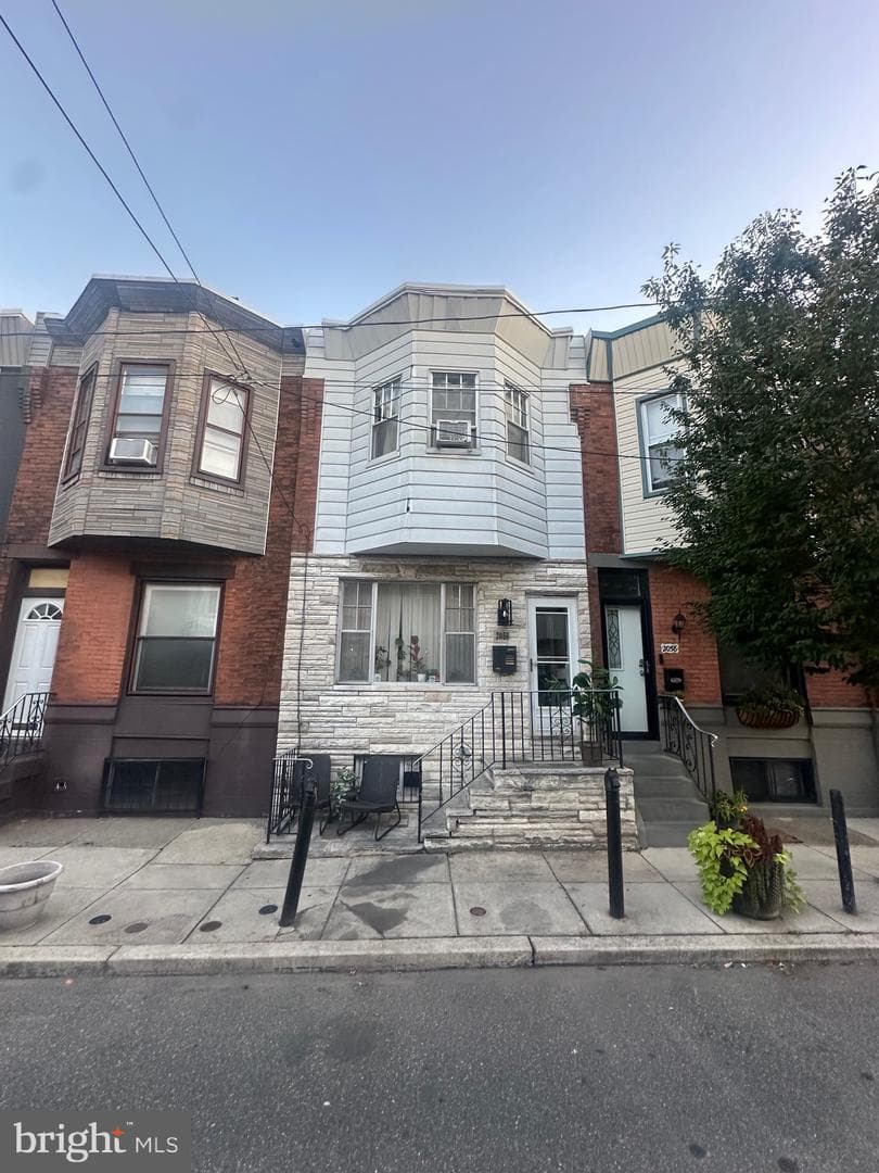 2056 Emily Street photo 10