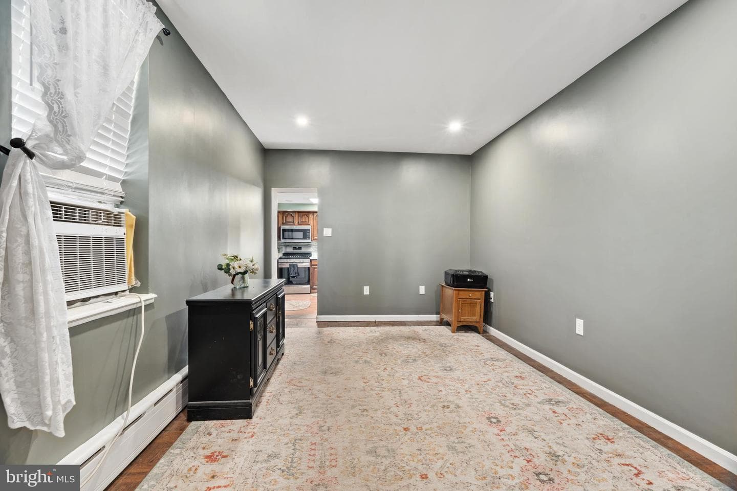 3033 Richmond Street photo 7
