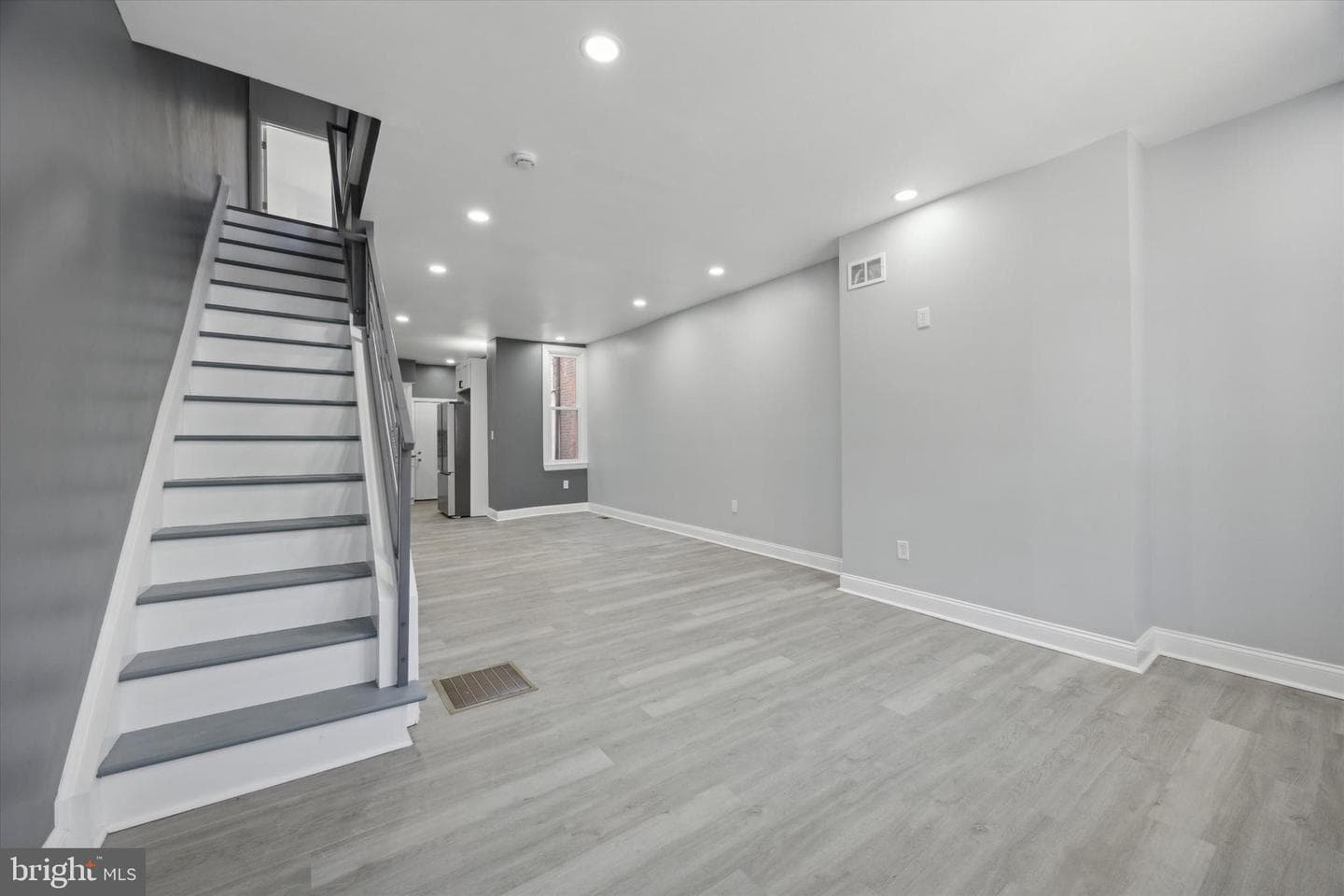 1829 S Alden Street photo 3