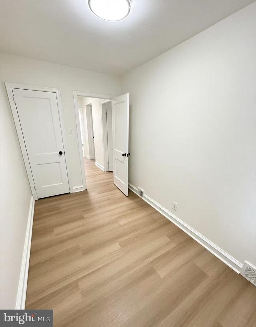 1858 Glendale Avenue photo 9