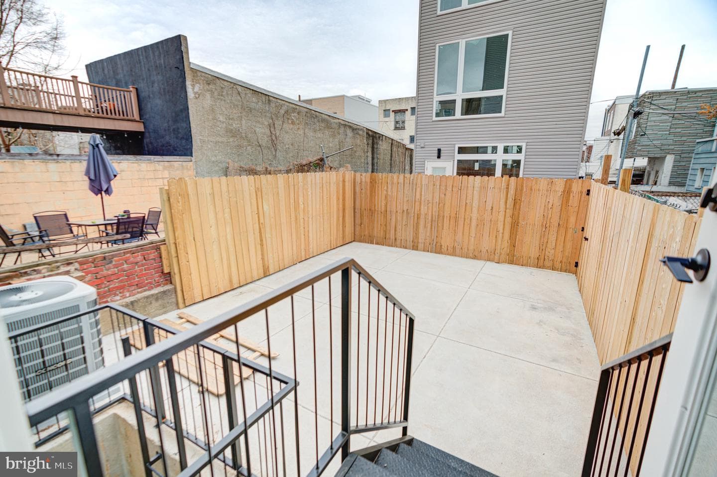2318 E Hazzard Street photo 46