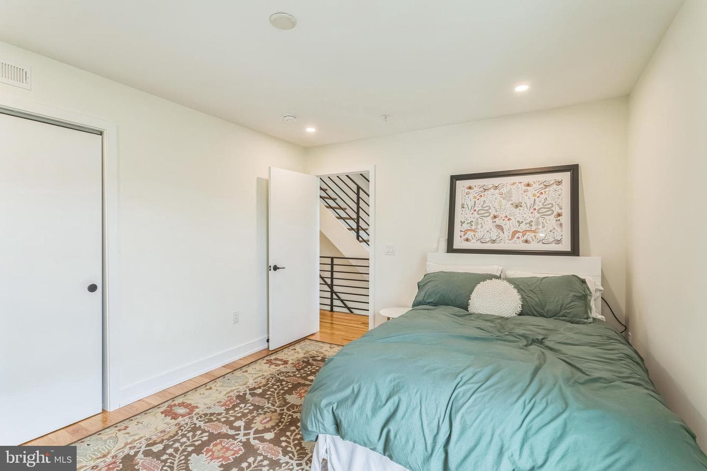 407 Salmon Street photo 17