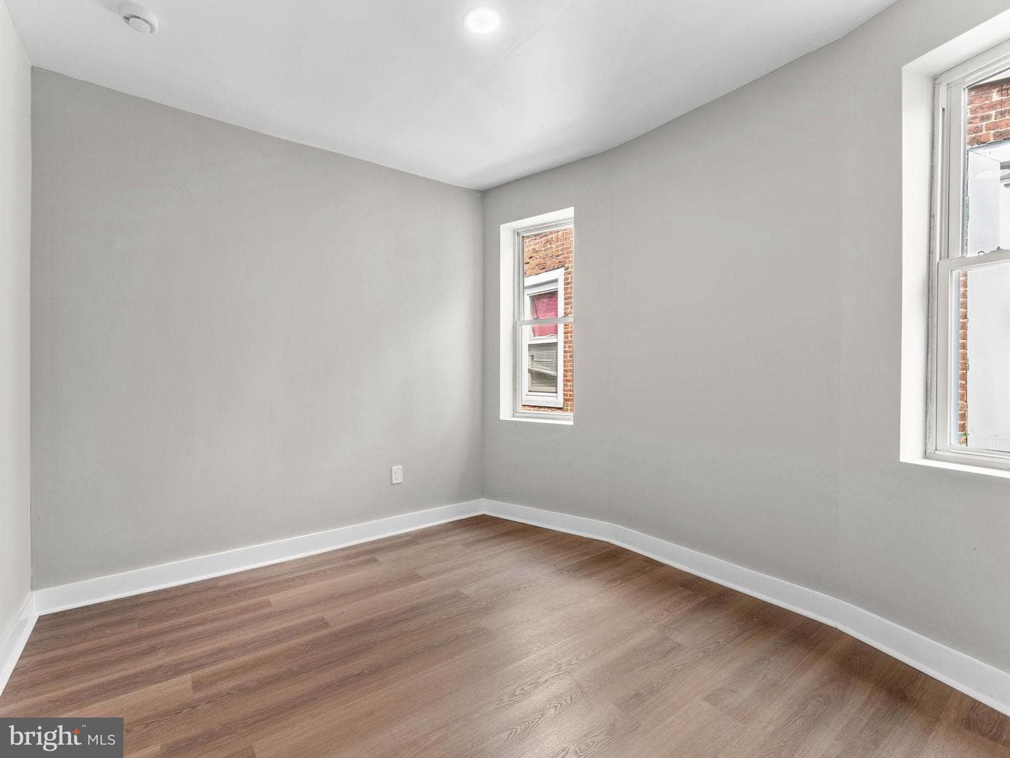228 W Seymour Street photo 16