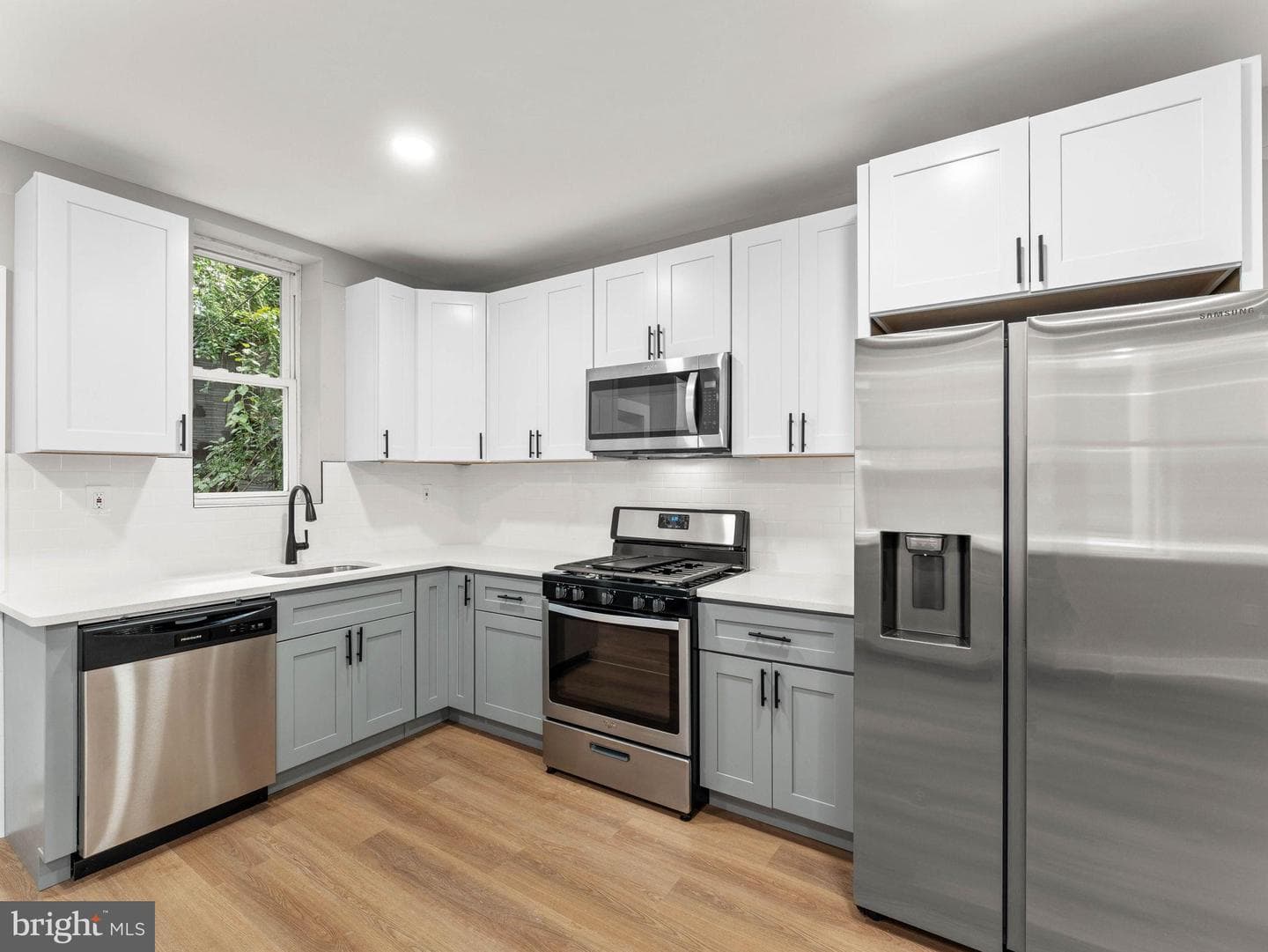 228 W Seymour Street photo 3