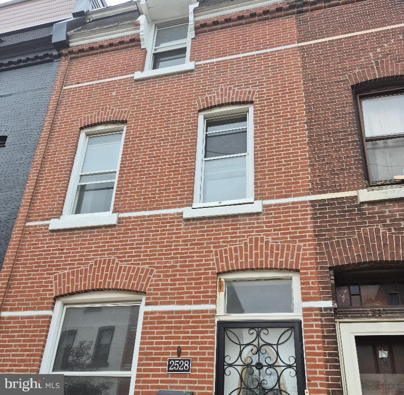 2528 Turner Street photo 1