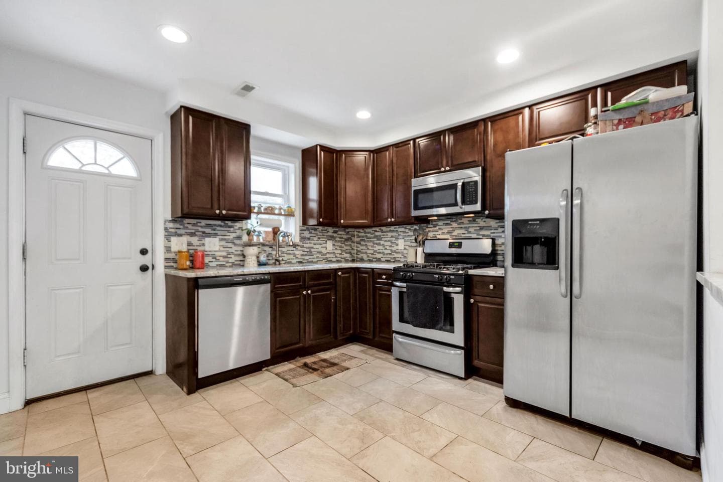 1833 E Albert Street photo 4