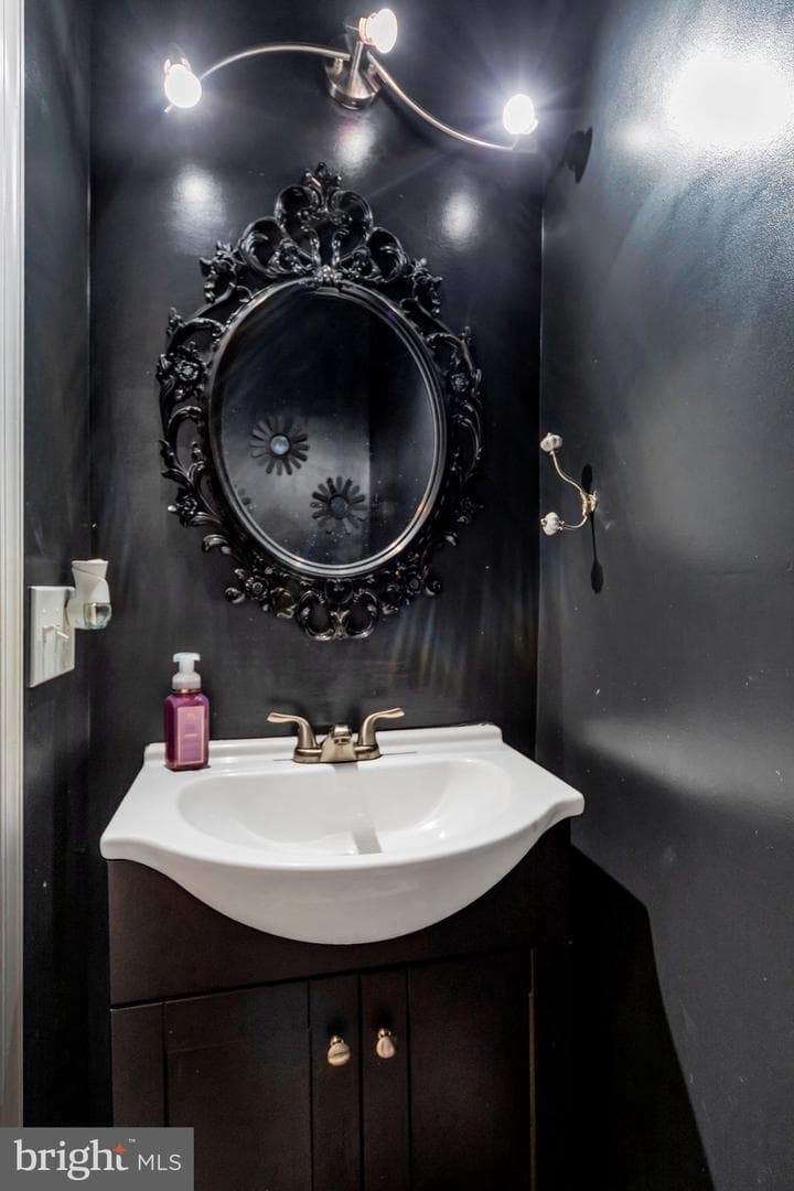 1833 E Albert Street photo 6