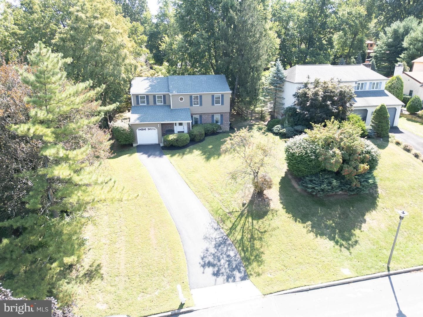 947 Caledonia Street photo 4