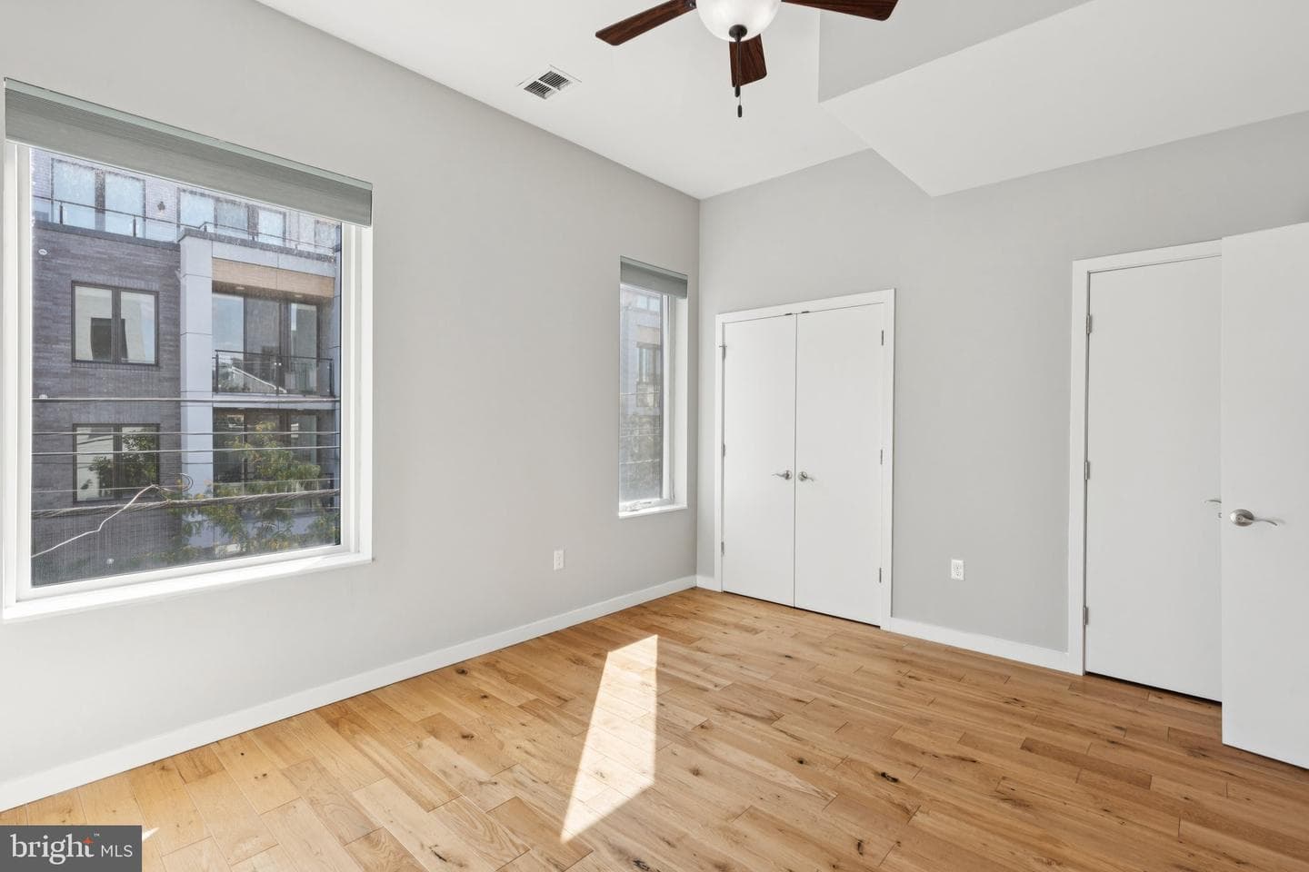 231 W Thompson Street photo 22