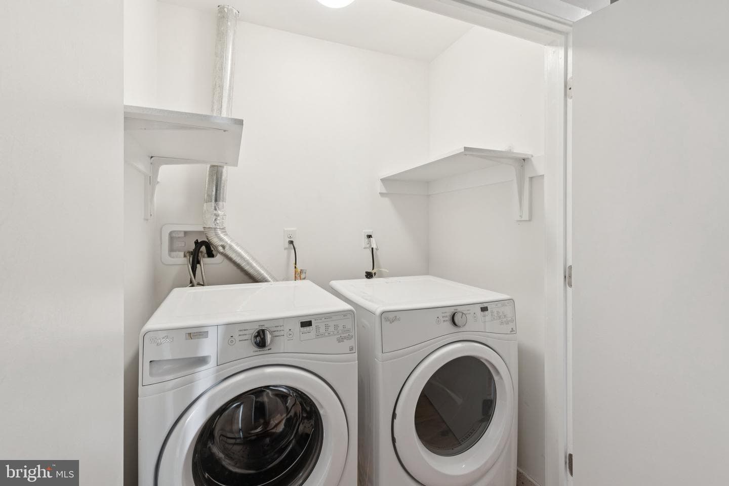 231 W Thompson Street photo 27