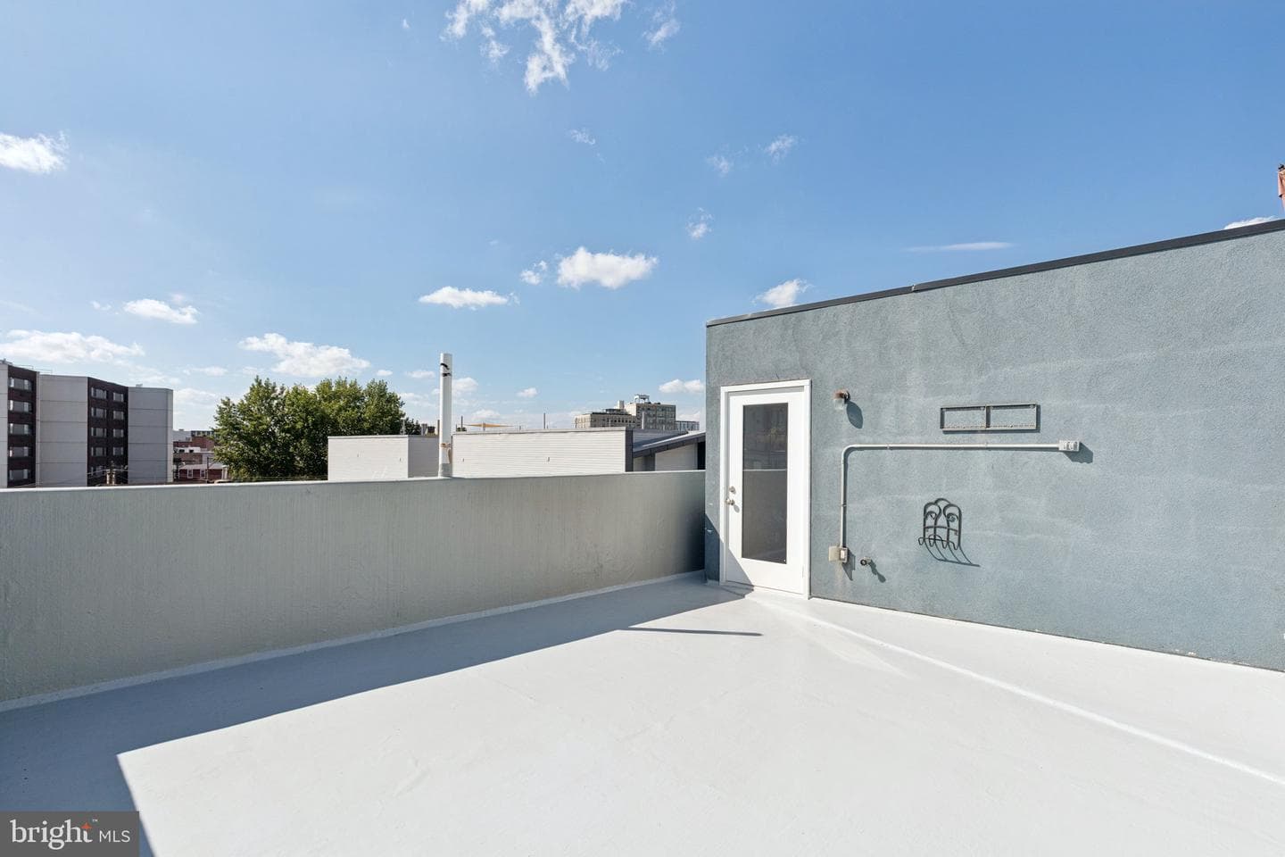 231 W Thompson Street photo 37