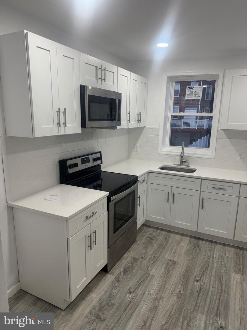 1137 Bridge Street photo 3