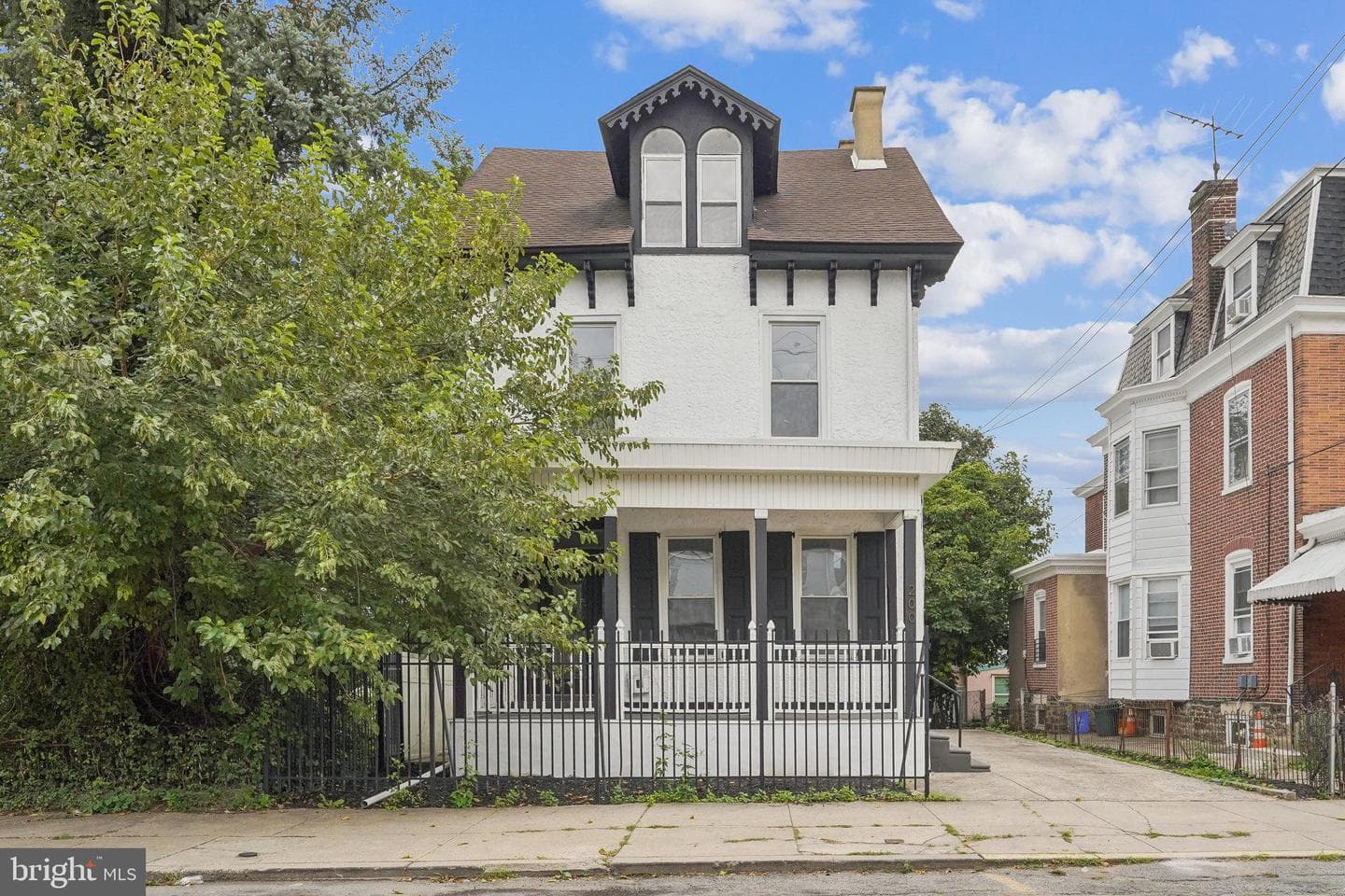 200 E Price Street photo 2