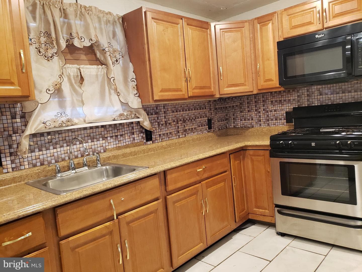 1534 S Woodstock Street photo 8