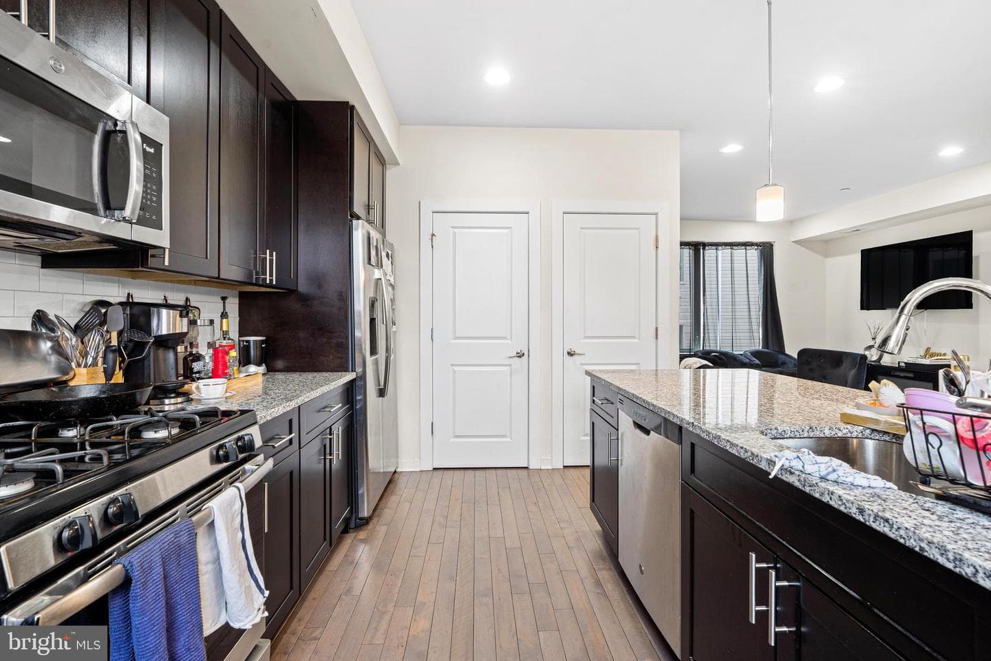 2107 E Lehigh Avenue photo 6
