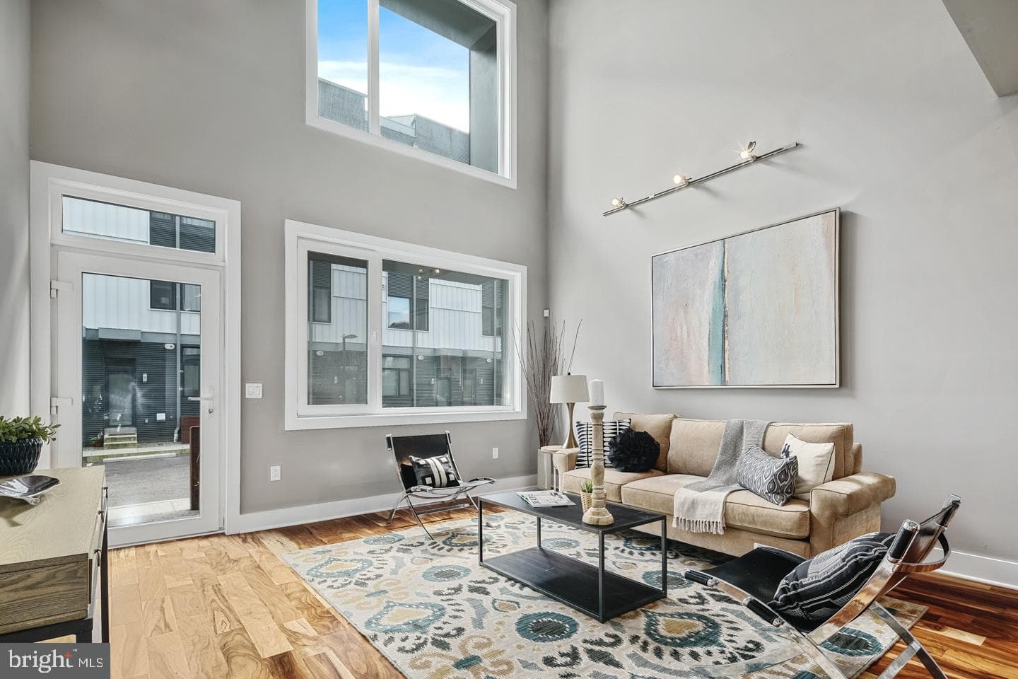1124 N American St # 1 photo 1