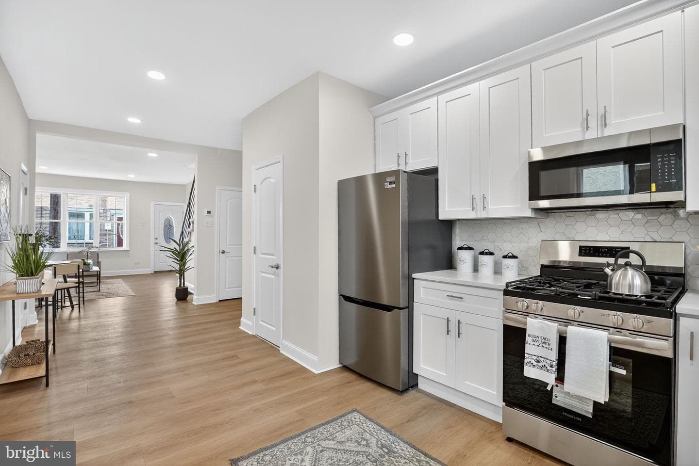 2323 S Bancroft Street photo 12